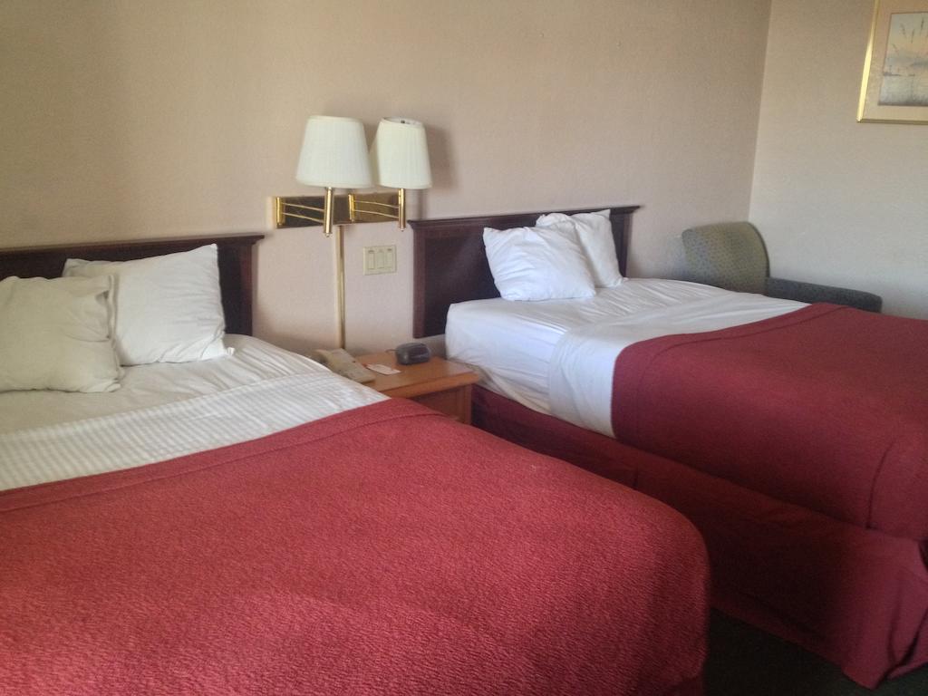 Rodeway Inn & Suites Денвер Екстер'єр фото